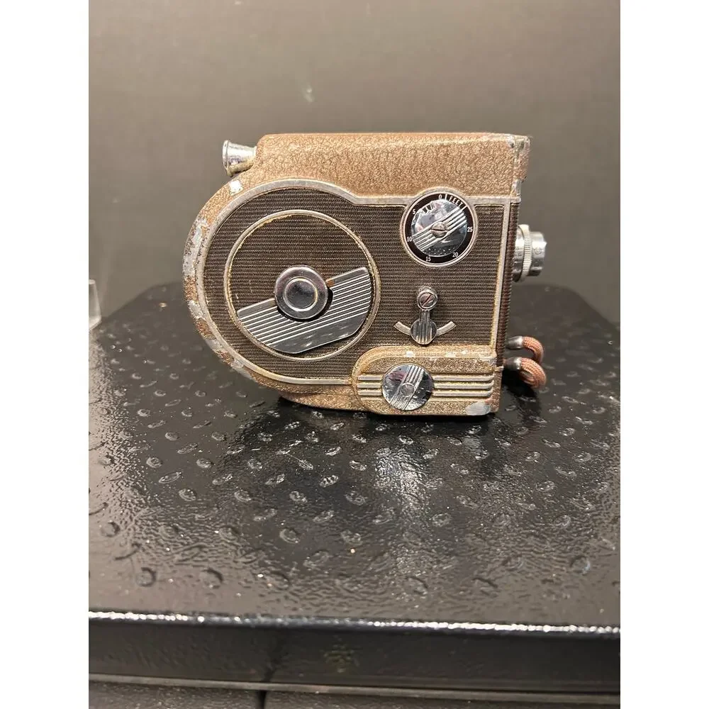 vintage Revere Eight Model Seventy-Seven 8mm movie camera